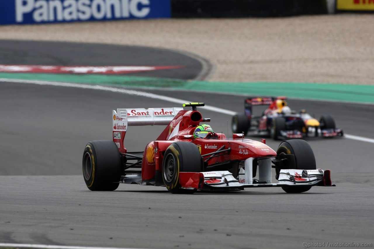 GP GERMANIA, 24.07.2011- Gara, Felipe Massa (BRA), Ferrari, F-150 Italia e Sebastian Vettel (GER), Red Bull Racing, RB7 