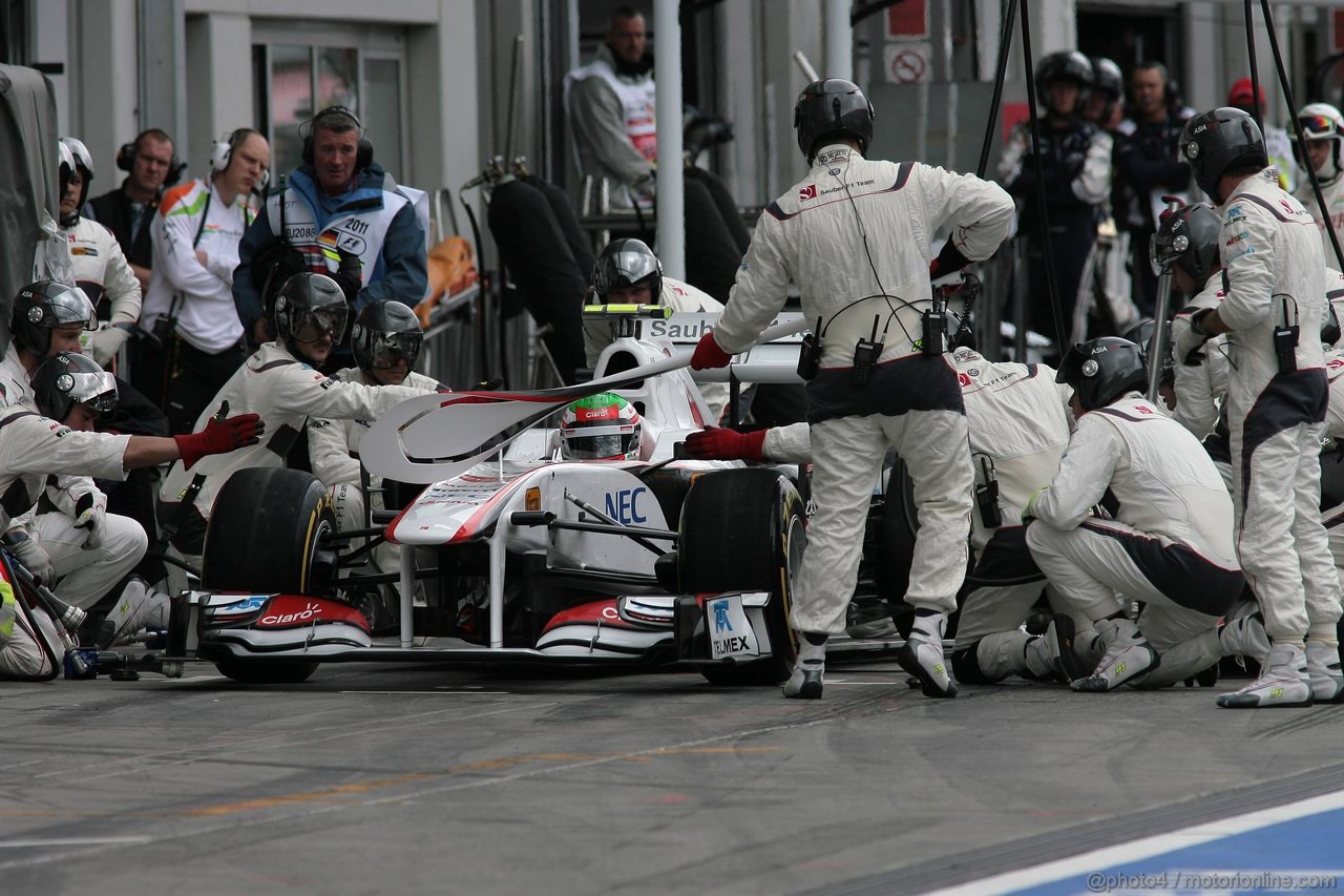 GP GERMANIA, 24.07.2011- Gara, Pit Stop, Sergio Pérez (MEX), Sauber F1 Team C30 