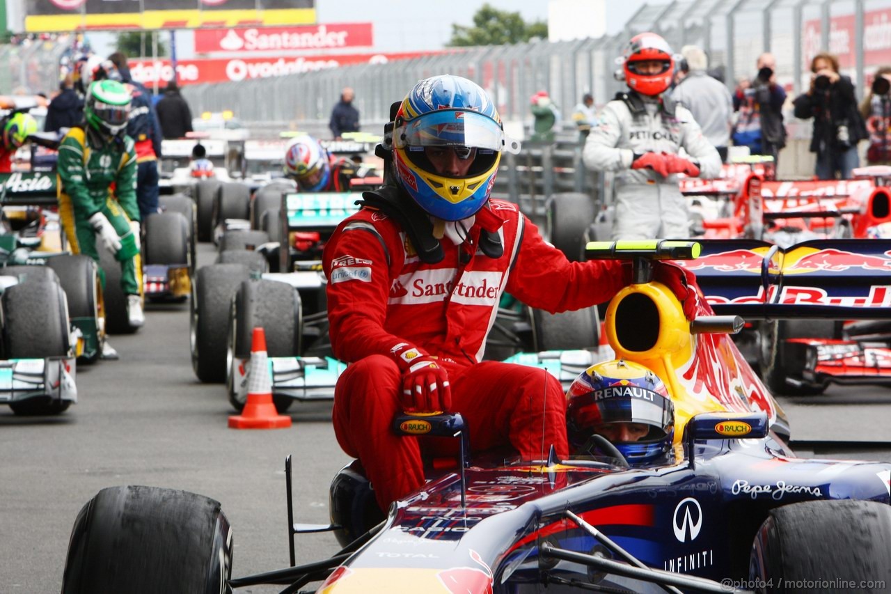 GP GERMANIA, 24.07.2011- Gara, Fernando Alonso (ESP), Ferrari, F-150 Italia comes in the parc fermé with Mark Webber (AUS), Red Bull Racing, RB7 