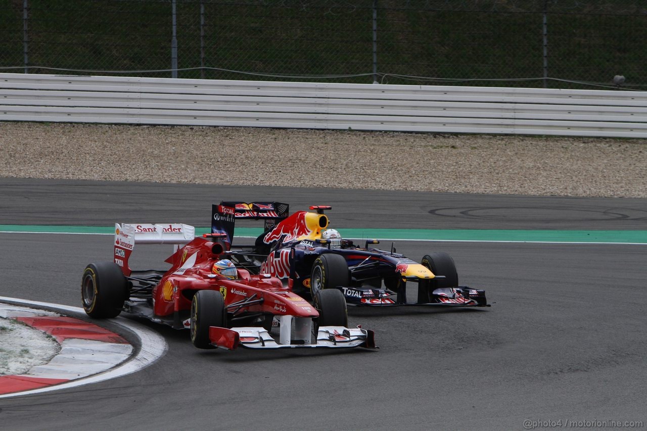 GP GERMANIA, 24.07.2011- Gara, Fernando Alonso (ESP), Ferrari, F-150 Italia e Sebastian Vettel (GER), Red Bull Racing, RB7 