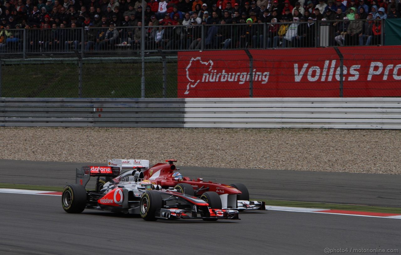 GP GERMANIA, 24.07.2011- Gara, Lewis Hamilton (GBR), McLaren  Mercedes, MP4-26 e Fernando Alonso (ESP), Ferrari, F-150 Italia 