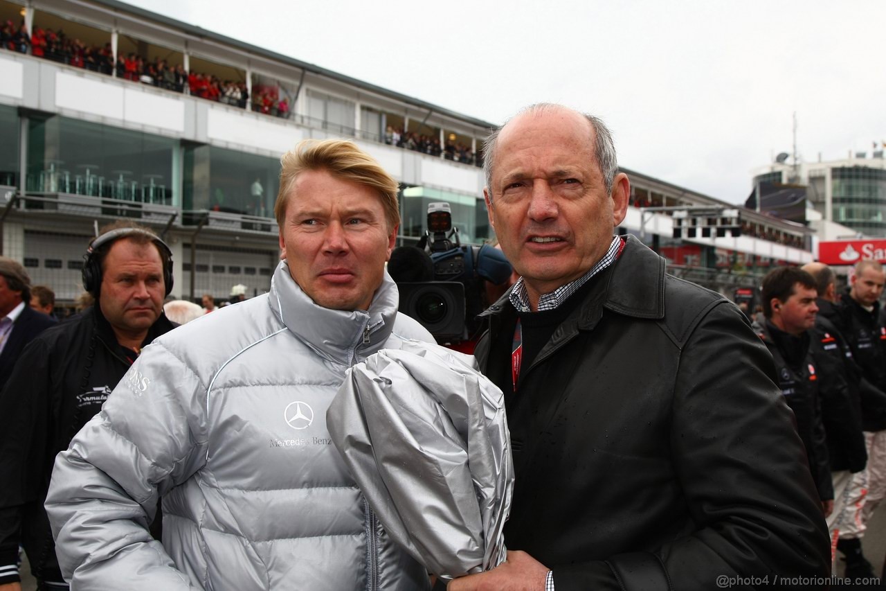 GP GERMANIA, 24.07.2011- Gara, Mika Hakkinen (FIN), ex F1 driver e Ron Dennis (GBR), McLaren Mercedes