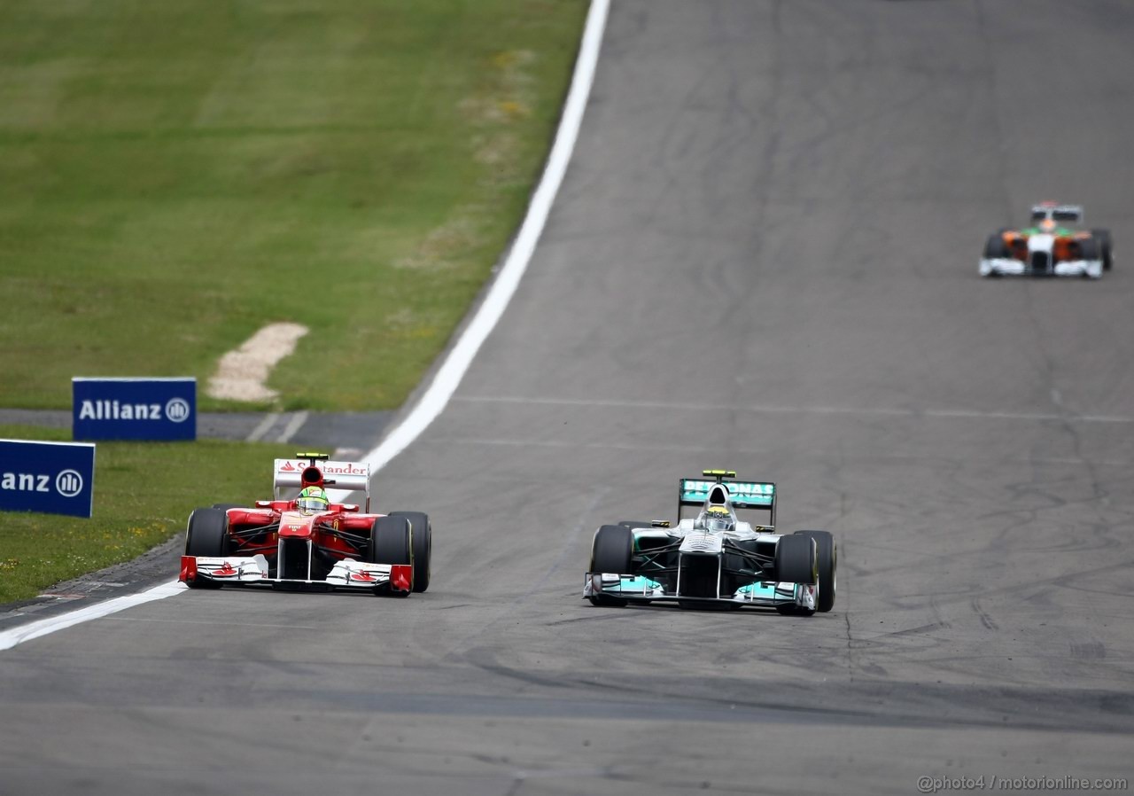 GP GERMANIA, 24.07.2011- Gara, Felipe Massa (BRA), Ferrari, F-150 Italia e Nico Rosberg (GER), Mercedes GP Petronas F1 Team, MGP W02 