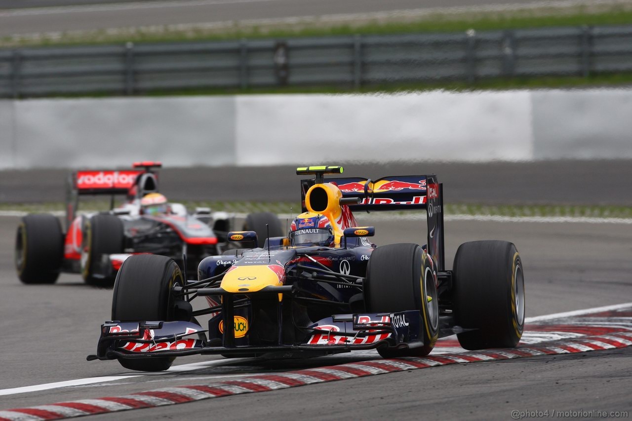 GP GERMANIA, 24.07.2011- Gara, Mark Webber (AUS), Red Bull Racing, RB7 davanti a Lewis Hamilton (GBR), McLaren  Mercedes, MP4-26 