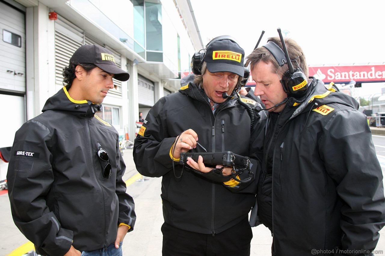 GP GERMANIA, 23.07.2011- Prove Libere 3, Sabato, Lucas Di Grassi (BRA), Test driver Pirelli ands Paul Hembery, Pirelli Motorspor Director 