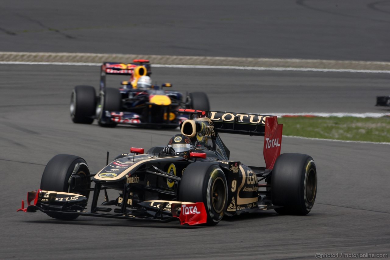 GP GERMANIA, 23.07.2011- Prove Libere 3, Sabato, Nick Heidfeld (GER) Lotus Renault GP R31 davanti a Sebastian Vettel (GER), Red Bull Racing, RB7 