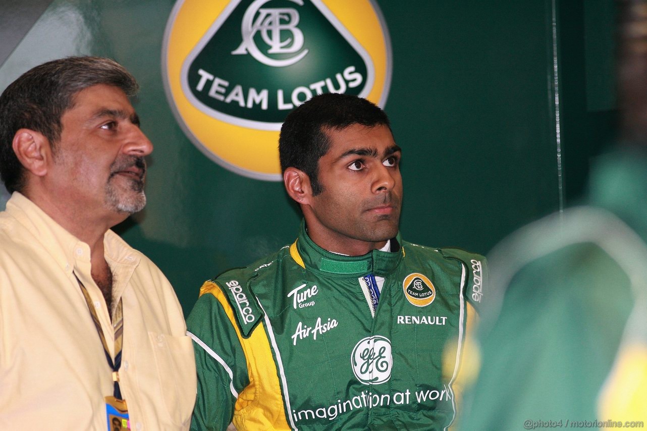 GP GERMANIA, 22.07.2011- Prove Libere 1, Venerdi', Karun Chandhok (IND), Team Lotus, TL11  e his father