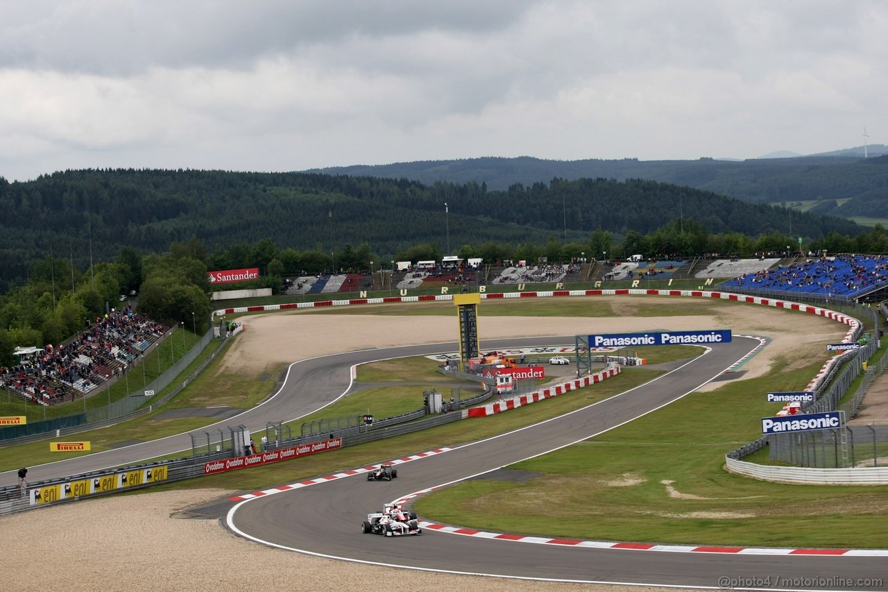 GP GERMANIA, 22.07.2011- Prove Libere 1, Venerdi', Kamui Kobayashi (JAP), Sauber F1 Team C30 e Narain Karthikeyan (IND), Hispania Racing F1 Team, HRT 