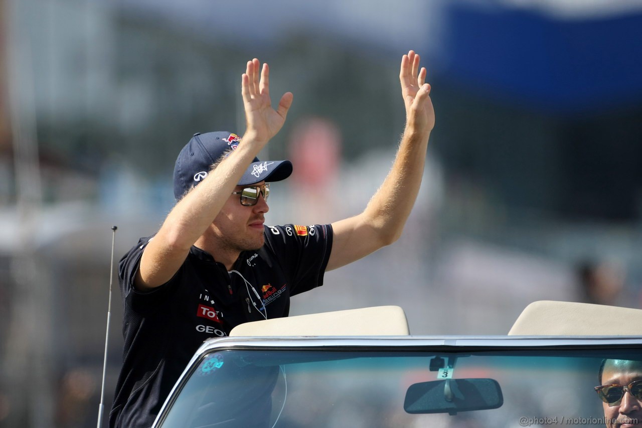 GP GIAPPONE, 09.10.2011- Sebastian Vettel (GER), Red Bull Racing, RB7 at drivers parade  