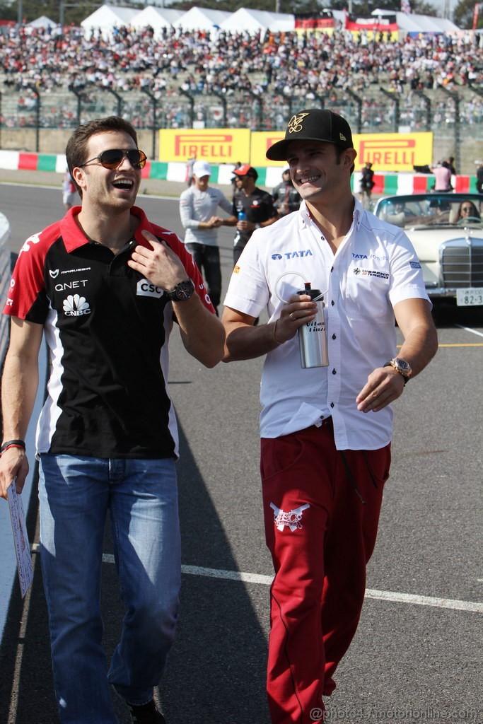 GP GIAPPONE, 09.10.2011- Jerome D'Ambrosio (BEL), Marussia Virgin Racing VR-02 e Vitantonio Liuzzi (ITA), HRT Formula One Team