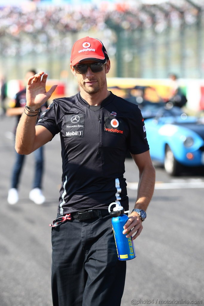 GP GIAPPONE, 09.10.2011- Jenson Button (GBR), McLaren  Mercedes, MP4-26 at drivers parade  