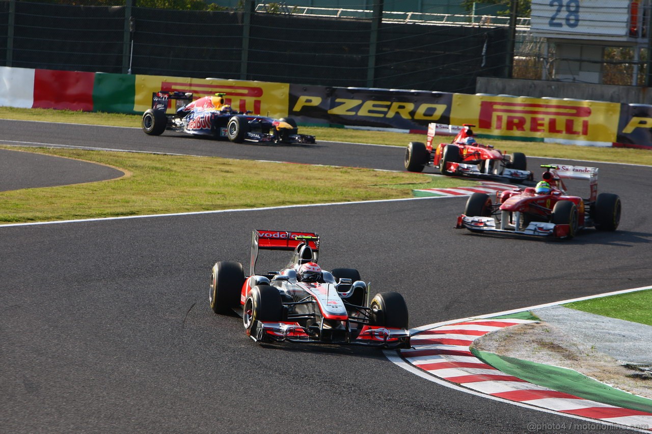GP GIAPPONE, 09.10.2011- Gara, Jenson Button (GBR), McLaren Mercedes, MP4-26 davanti a Felipe Massa (BRA), Ferrari, F-150 Italia