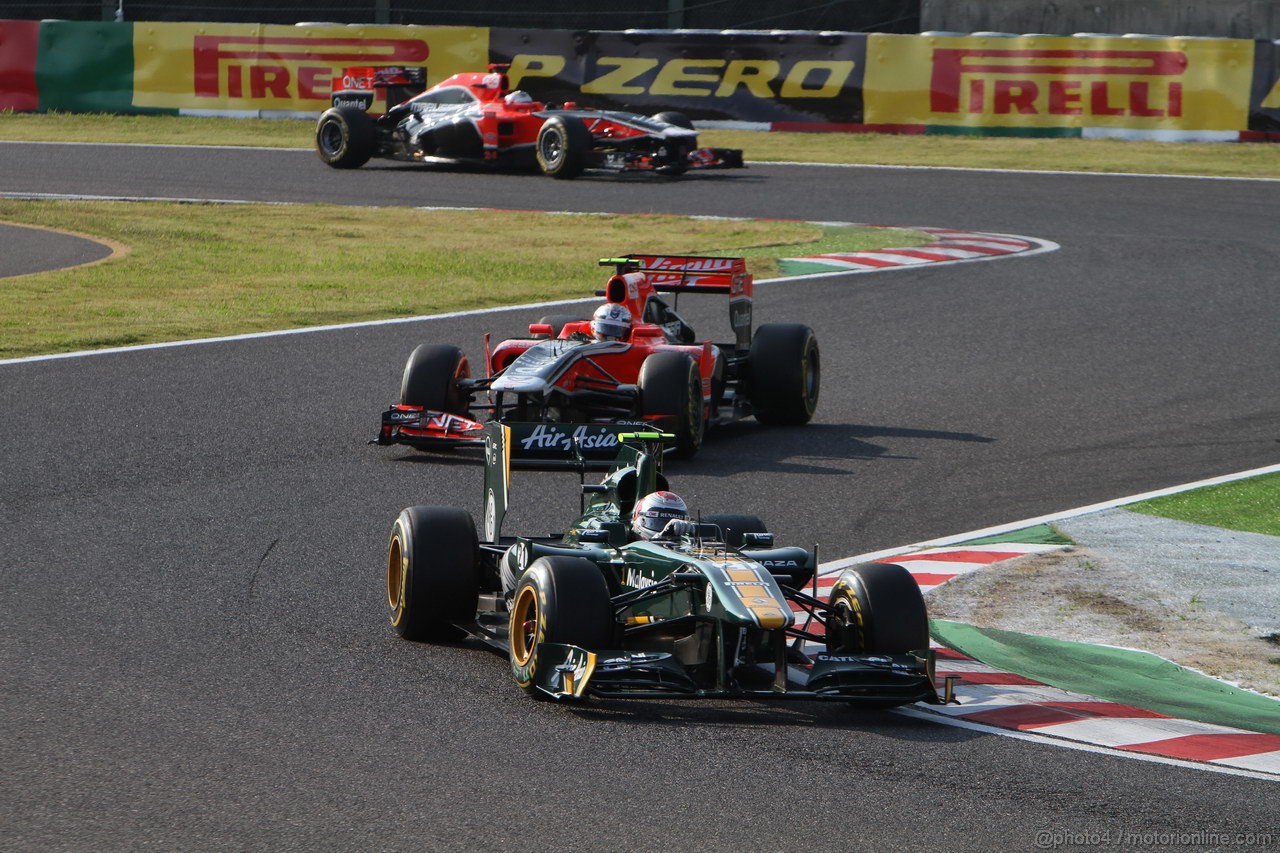 GP GIAPPONE, 09.10.2011- Gara, Jarno Trulli (ITA), Team Lotus, TL11 davanti a Jerome D'Ambrosio (BEL), Marussia Virgin Racing VR-02