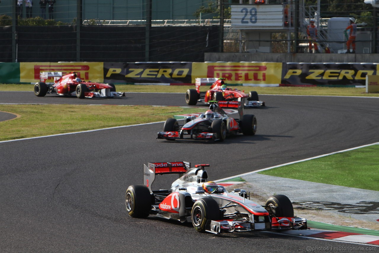 GP GIAPPONE, 09.10.2011- Gara, Lewis Hamilton (GBR), McLaren Mercedes, MP4-26 davanti a Jenson Button (GBR), McLaren Mercedes, MP4-26