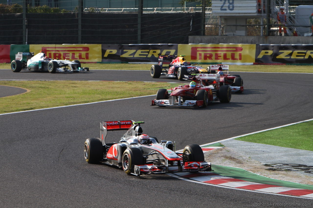 GP GIAPPONE, 09.10.2011- Gara, Jenson Button (GBR), McLaren Mercedes, MP4-26 davanti a Felipe Massa (BRA), Ferrari, F-150 Italia