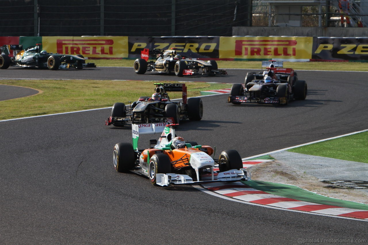 GP GIAPPONE, 09.10.2011- Gara, Adrian Sutil (GER), Force India F1 Team, VJM04 davanti a Vitaly Petrov (RUS), Lotus Renault GP, R31
