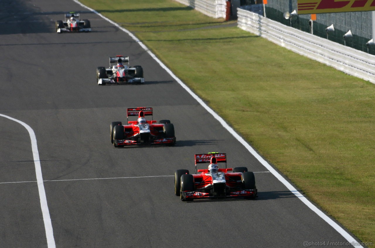 GP GIAPPONE, 09.10.2011- Gara, Jerome D'Ambrosio (BEL), Marussia Virgin Racing VR-02 davanti a Timo Glock (GER), Marussia Virgin Racing VR-02