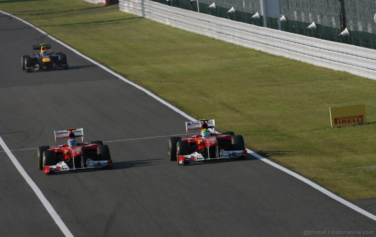 GP GIAPPONE, 09.10.2011- Gara, Fernando Alonso (ESP), Ferrari, F-150 Italia overtakes Felipe Massa (BRA), Ferrari, F-150 Italia