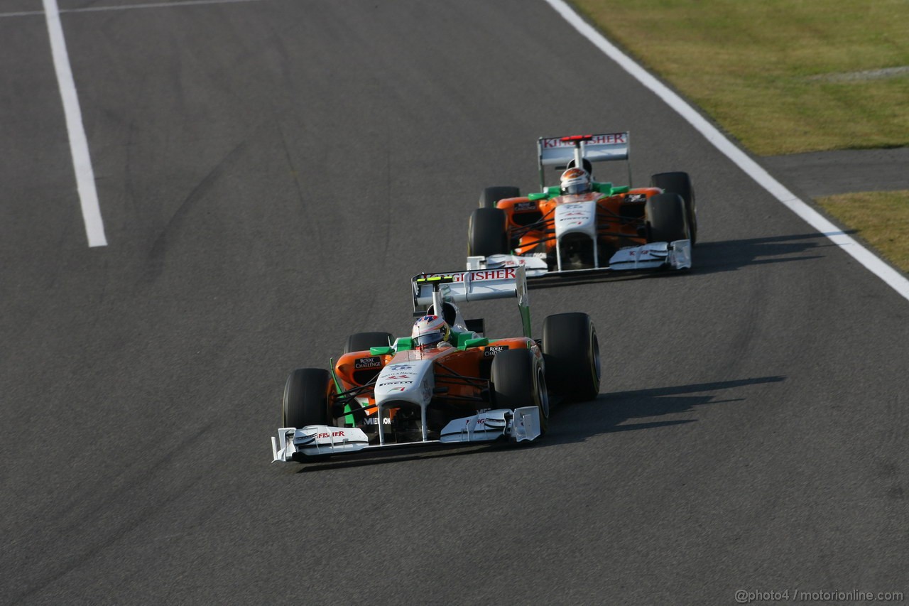 GP GIAPPONE, 09.10.2011- Gara, Paul di Resta (GBR) Force India VJM04 davanti a Adrian Sutil (GER), Force India F1 Team, VJM04