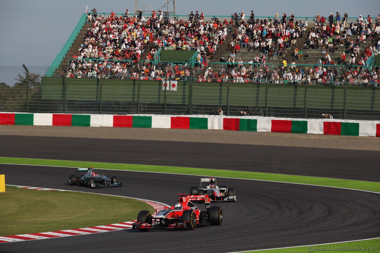GP GIAPPONE, 09.10.2011- Gara, Timo Glock (GER), Marussia Virgin Racing VR-02 davanti a Daniel Ricciardo (AUS), HRT Formula One Team
