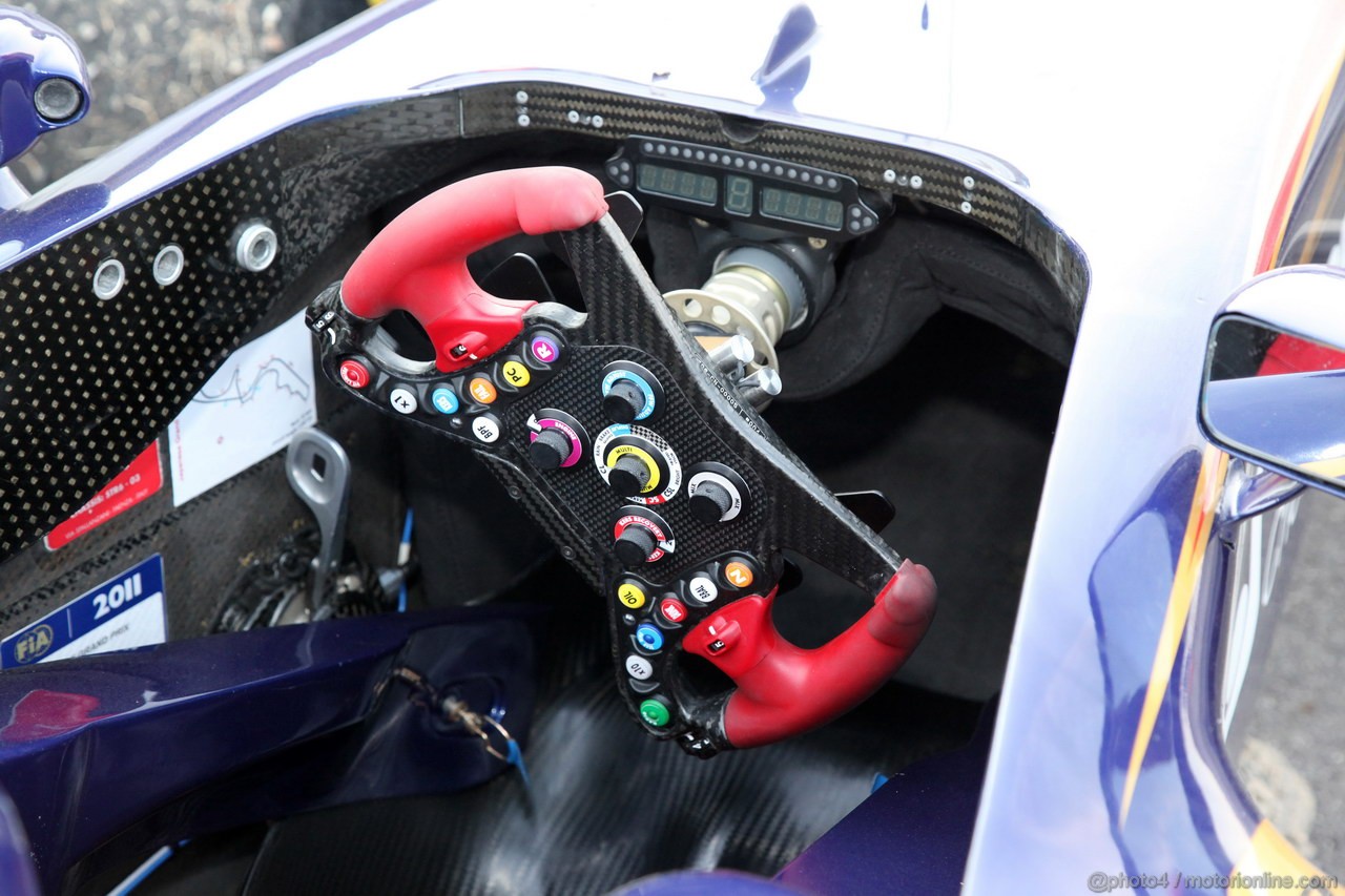 GP GIAPPONE, 09.10.2011- Gara, Steering wheel of Sébastien Buemi (SUI), Scuderia Toro Rosso, STR6