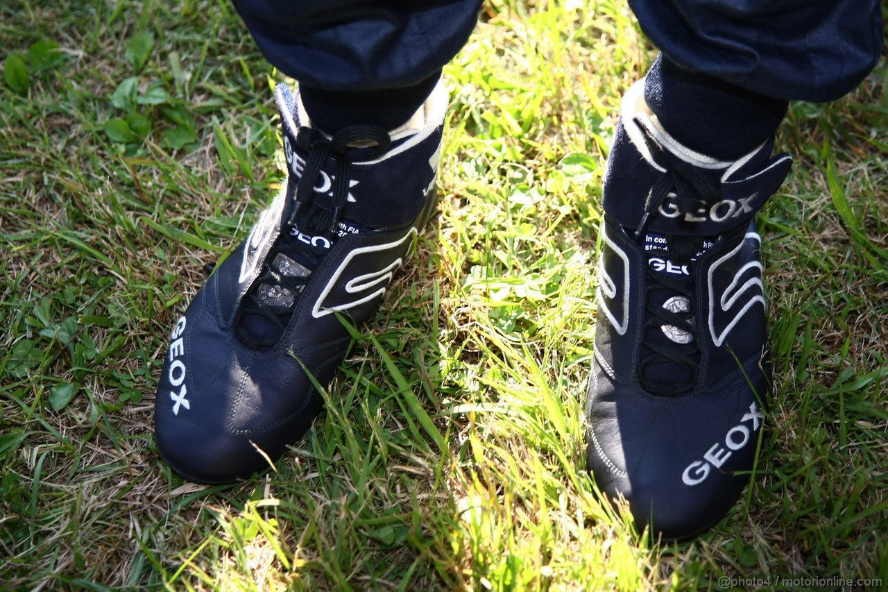 GP GIAPPONE, 09.10.2011- Gara, Shoes of Sebastian Vettel (GER), Red Bull Racing, RB7 