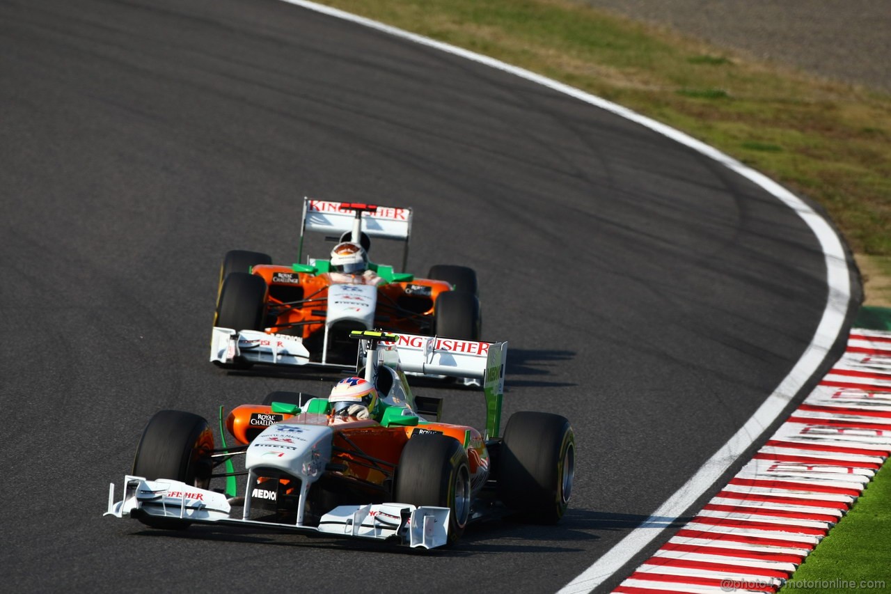GP GIAPPONE, 09.10.2011- Gara, Paul di Resta (GBR) Force India VJM04 davanti a Adrian Sutil (GER), Force India F1 Team, VJM04 