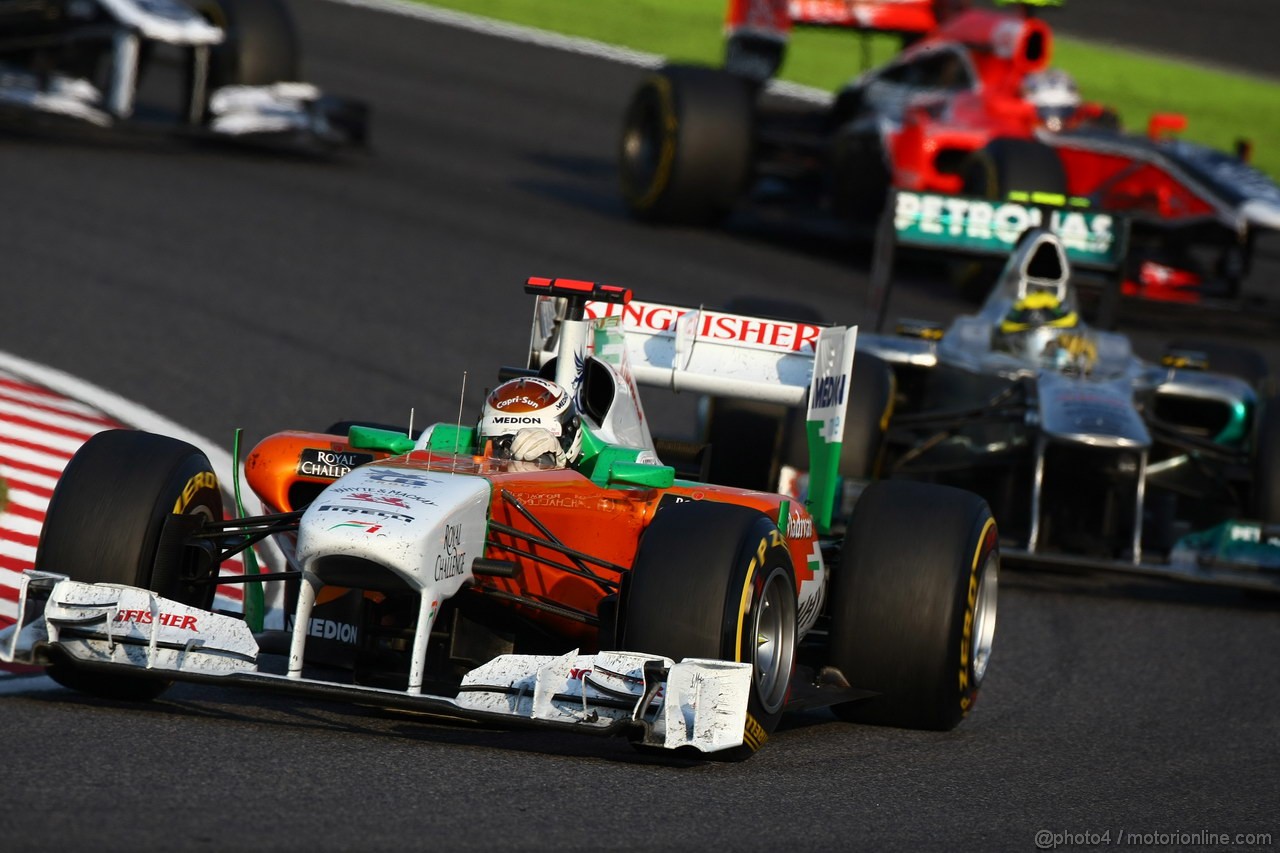 GP GIAPPONE, 09.10.2011- Gara, Adrian Sutil (GER), Force India F1 Team, VJM04 davanti a Nico Rosberg (GER), Mercedes GP Petronas F1 Team, MGP W02