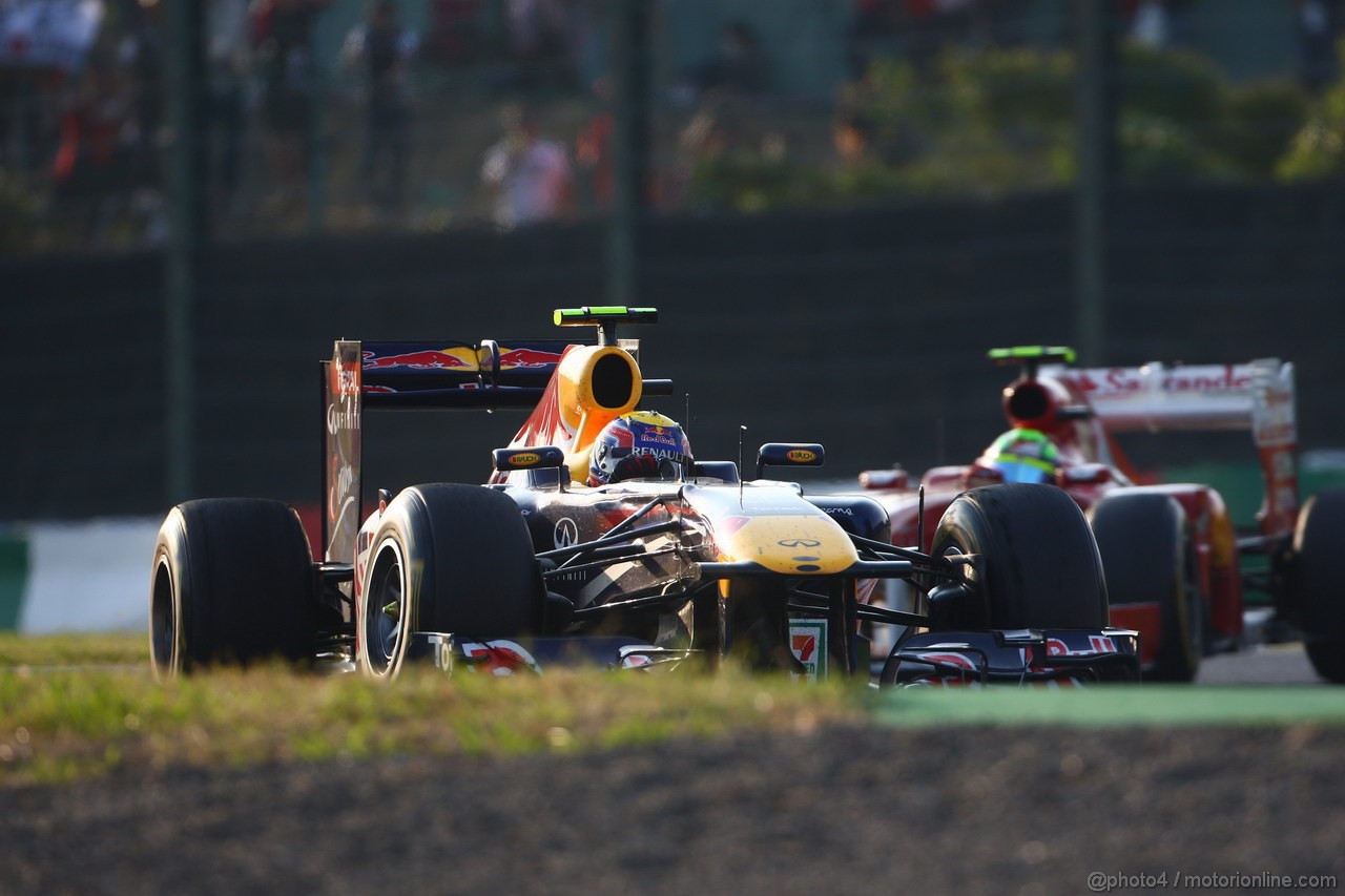 GP GIAPPONE, 09.10.2011- Gara, Mark Webber (AUS), Red Bull Racing, RB7 e Felipe Massa (BRA), Ferrari, F-150 Italia