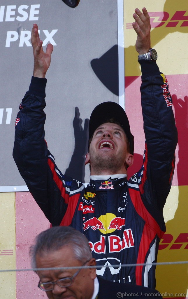 GP GIAPPONE, 09.10.2011- Gara, Sebastian Vettel (GER), Red Bull Racing, RB7 2011 F1 Champion e terzo in the race