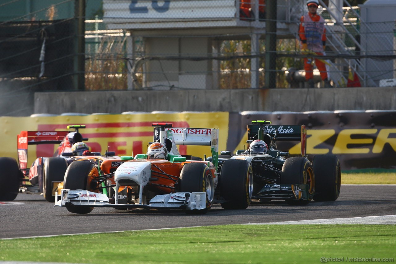 GP GIAPPONE, 09.10.2011- Gara, Adrian Sutil (GER), Force India F1 Team, VJM04 davanti a Jarno Trulli (ITA), Team Lotus, TL11 