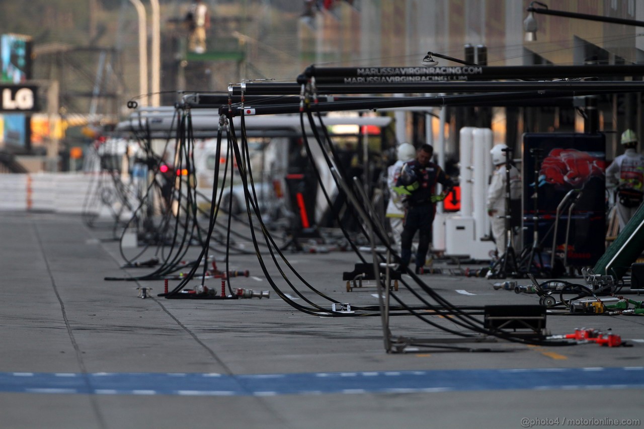 GP GIAPPONE, 09.10.2011- Gara, Pit lane
