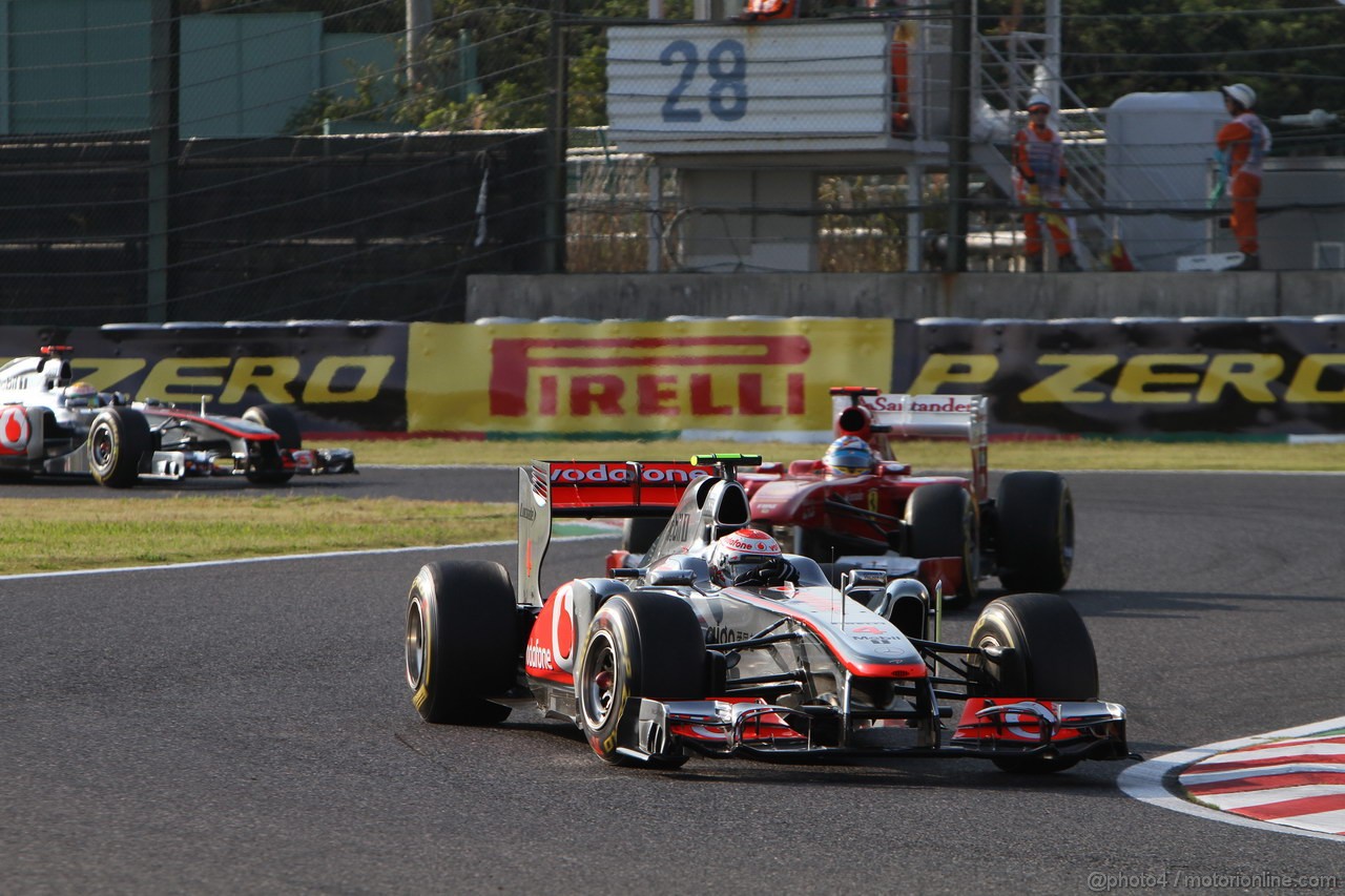 GP GIAPPONE, 09.10.2011- Gara, Jenson Button (GBR), McLaren  Mercedes, MP4-26 davanti a Fernando Alonso (ESP), Ferrari, F-150 Italia 