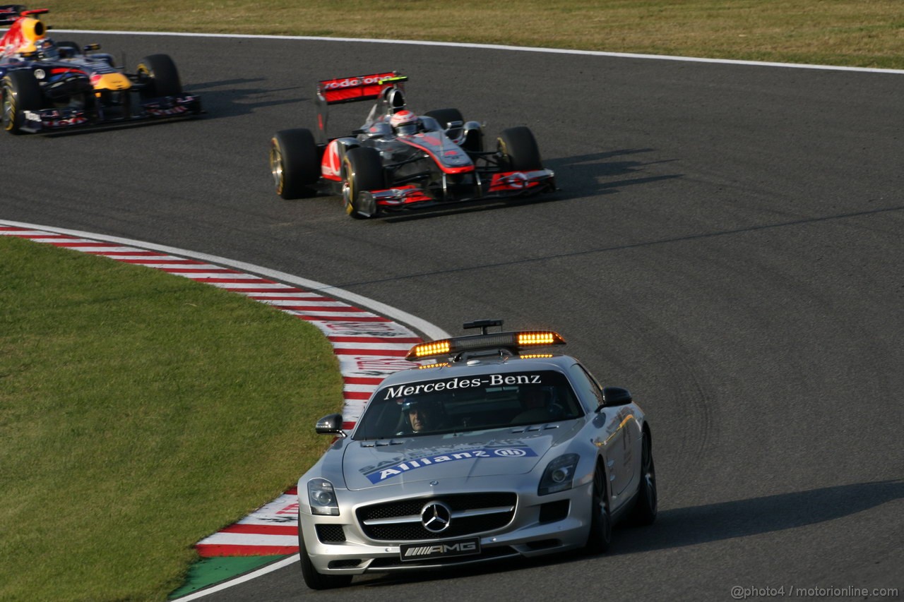 GP GIAPPONE, 09.10.2011- Gara, Safety car davanti a Jenson Button (GBR), McLaren Mercedes, MP4-26