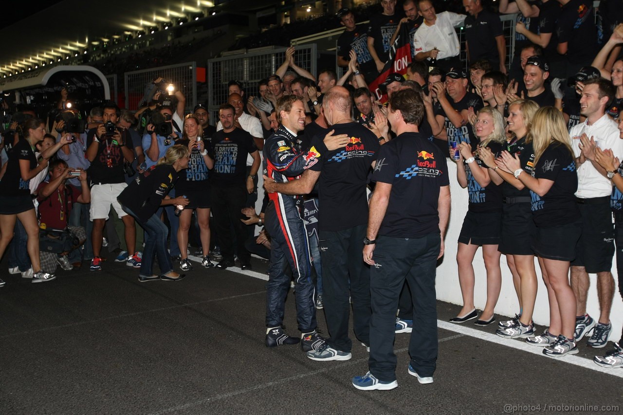 GP GIAPPONE, 09.10.2011- Sebastian Vettel (GER), celebrates with the Red Bull Racing Team the his second Formula 1 World Championship e Adrian Newey (GBR), Red Bull Racing , Technical Operations Director