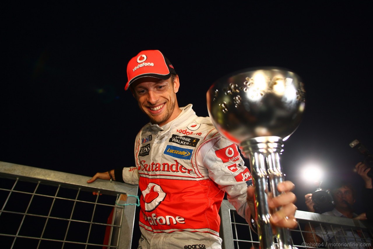 GP GIAPPONE, 09.10.2011- Festeggiamenti, Jenson Button (GBR), McLaren Mercedes, MP4-26 vincitore