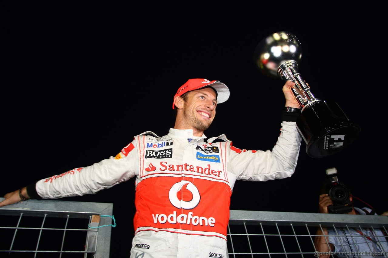 GP GIAPPONE, 09.10.2011- Festeggiamenti, Jenson Button (GBR), McLaren Mercedes, MP4-26 vincitore