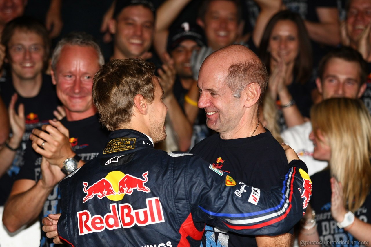 GP GIAPPONE, 09.10.2011- Sebastian Vettel (GER), celebrates his second World F1 Championship with Adrian Newey (GBR), Red Bull Racing , Technical Operations Director