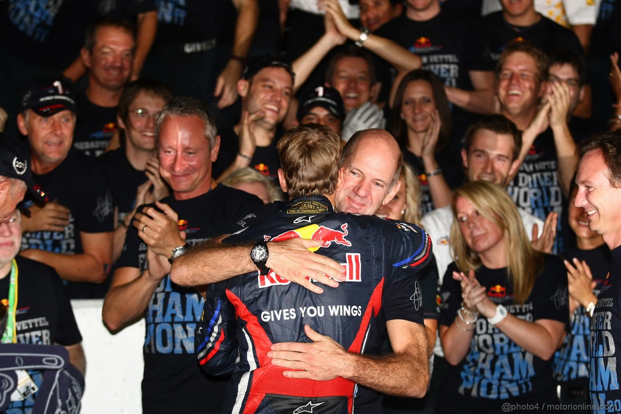 GP GIAPPONE, 09.10.2011- Sebastian Vettel (GER), celebrates his second World F1 Championship with Adrian Newey (GBR), Red Bull Racing , Technical Operations Director