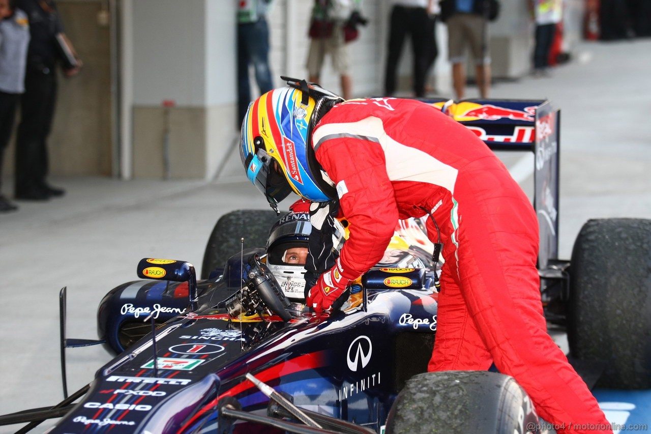 GP GIAPPONE, 09.10.2011- Gara, Sebastian Vettel (GER), Red Bull Racing, RB7 terzo e World F1 Champion e Fernando Alonso (ESP), Ferrari, F-150 Italia secondo