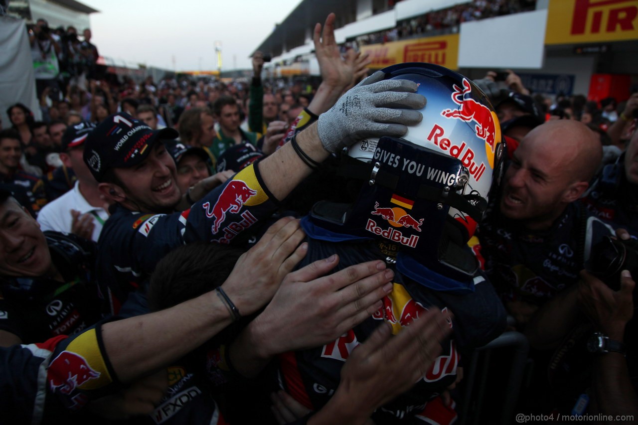 GP GIAPPONE, 09.10.2011- Gara, Sebastian Vettel (GER), Red Bull Racing, RB7 terzo e World F1 Champion