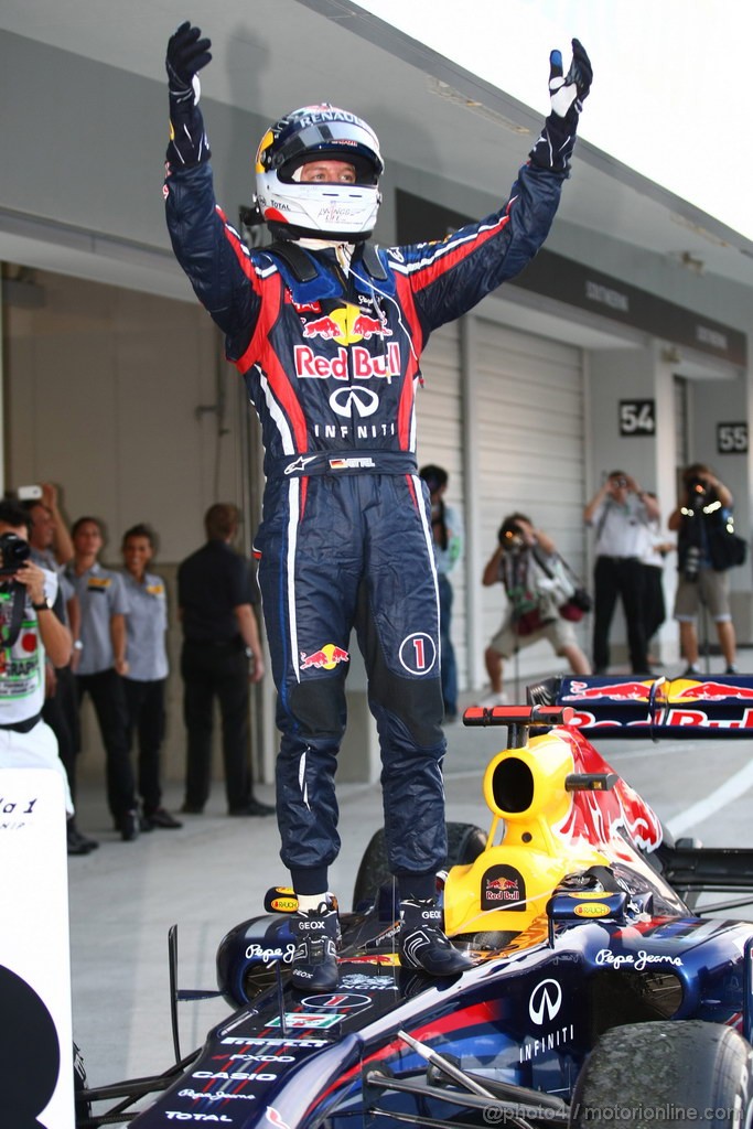 GP GIAPPONE, 09.10.2011- Gara, Sebastian Vettel (GER), Red Bull Racing, RB7 terzo e World F1 Champion