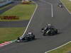 GP GIAPPONE, 09.10.2011- Gara, Pastor Maldonado (VEN), Williams FW33 davanti a Heikki Kovalainen (FIN), Team Lotus, TL11 e Rubens Barrichello (BRA), Williams FW33 
