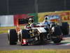GP GIAPPONE, 09.10.2011- Gara, Bruno Senna (BRA), Lotus Renault GP R31 davanti a Sergio Pérez (MEX), Sauber F1 Team C30
