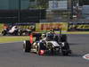 GP GIAPPONE, 09.10.2011- Gara, Vitaly Petrov (RUS), Lotus Renault GP, R31 davanti a Mark Webber (AUS), Red Bull Racing, RB7