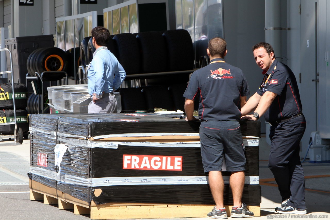 GP GIAPPONE, 06.10.2011- Paddock