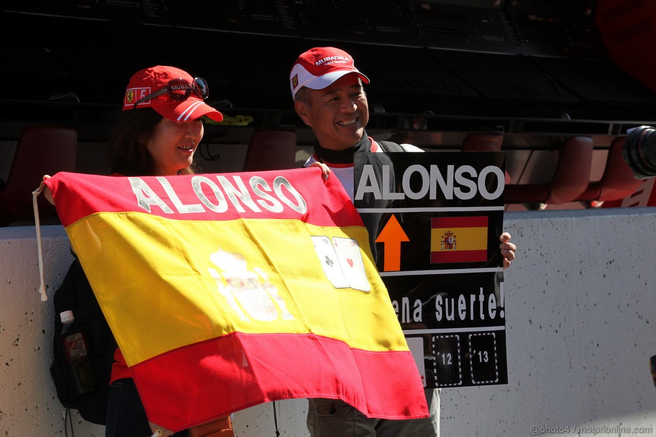 GP GIAPPONE, 06.10.2011- Fans of Fernando Alonso (ESP), Ferrari, F-150 Italia 