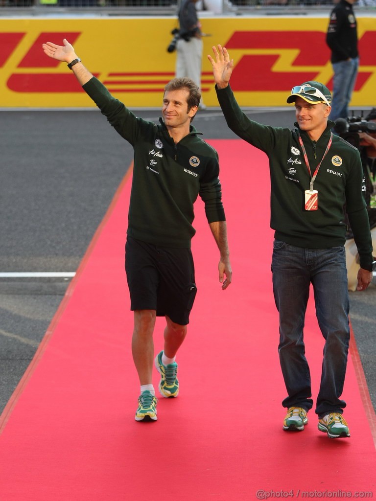 GP GIAPPONE, 06.10.2011- Jarno Trulli (ITA), Team Lotus, TL11 e Heikki Kovalainen (FIN), Team Lotus, TL11 