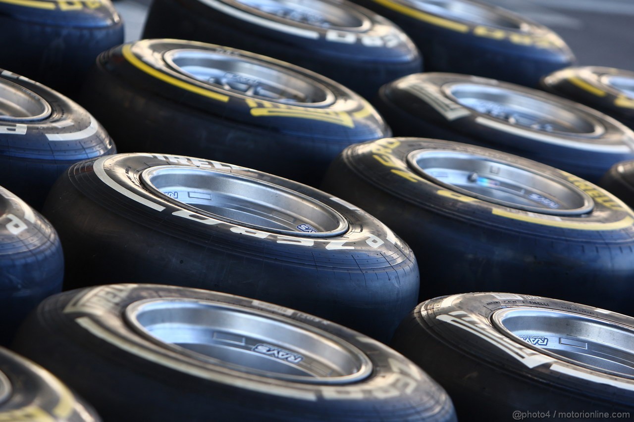 GP GIAPPONE, 06.10.2011- Pirelli Tyres 