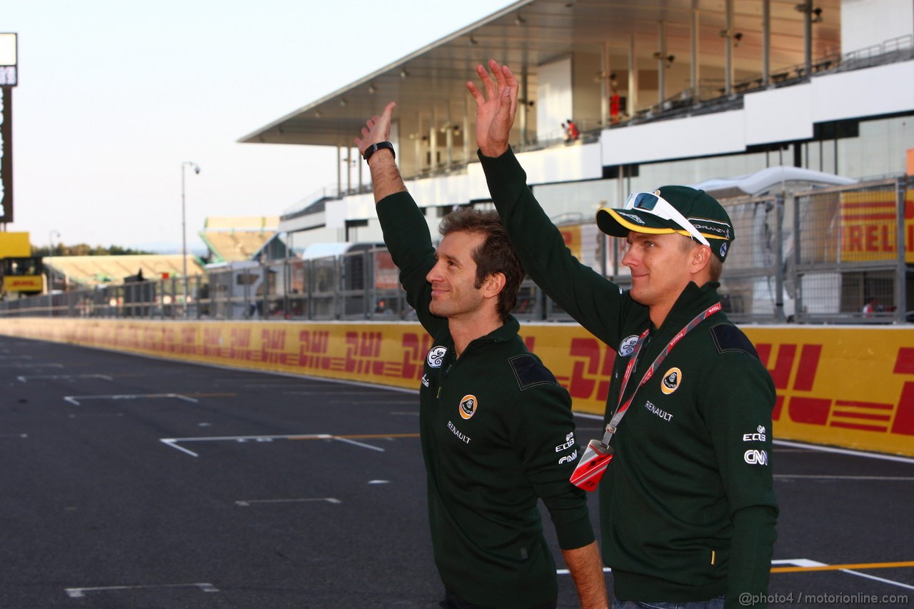 GP GIAPPONE, 06.10.2011- Jarno Trulli (ITA), Team Lotus, TL11 e Heikki Kovalainen (FIN), Team Lotus, TL11 